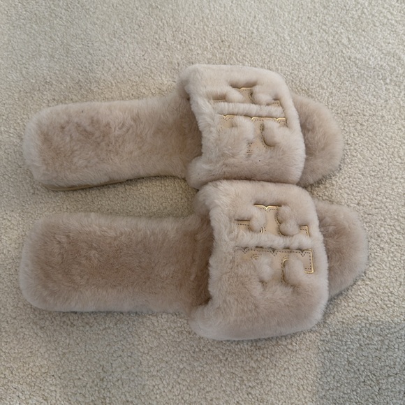 Tory Burch Cream Fur Slides - Picture 2 of 4